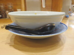 ワンタン麺@中華そば 七八屋（新高円寺駅）ビジュアル：サイド