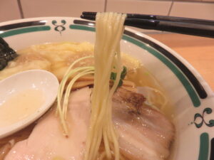 ワンタンしおらーめん@麺屋 喜々（平和島駅）麺