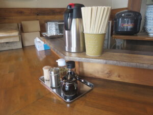 塩らぁめん@釜炊き中華そば らぁめん 流れ星(神奈川県平塚市)卓上