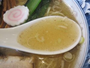 塩らぁめん@釜炊き中華そば らぁめん 流れ星(神奈川県平塚市)スープ