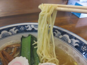 塩らぁめん@釜炊き中華そば らぁめん 流れ星(神奈川県平塚市)麺