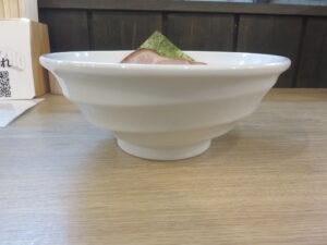 沼煮干し@濃厚沼煮干し拉麺 RAMEN KOZRO(東白楽駅)ビジュアル:サイド
