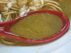 沼煮干し@濃厚沼煮干し拉麺 RAMEN KOZRO(東白楽駅)スープ