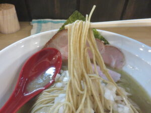 沼煮干し@濃厚沼煮干し拉麺 RAMEN KOZRO(東白楽駅)麺