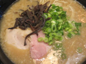 豚骨らーめん@博多らーめん はづき(埼玉県入間市)具