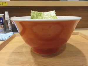 うすくち醤油 梅@RAMEN TKI（ひばりヶ丘駅）ビジュアル：サイド