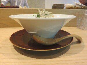 塩らーめん@麺吾郎（鎌倉駅）ビジュアル：サイド
