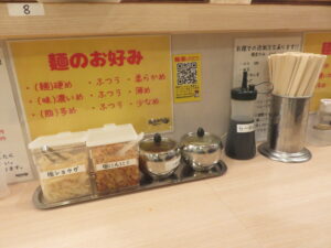 ラーメン 並@麺家はやと（高田馬場駅）卓上