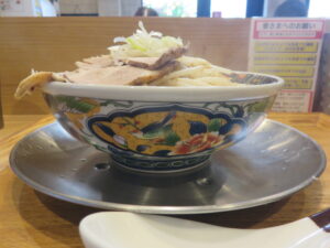 味噌ラーメン チャーシュー有り@食堂ミサ 八潮店（八潮店）ビジュアル：サイド