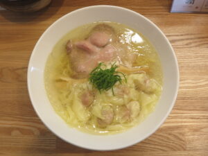 手包みワンタン麺(塩)@らぁ麺 一潤(茨城県つくば市)ビジュアル:トップ