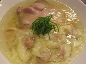 手包みワンタン麺(塩)@らぁ麺 一潤(茨城県つくば市)具