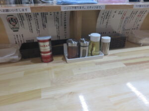 浅草ラーメン 塩(太麺)@ニクノイロ(草駅)卓上