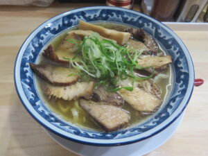 浅草ラーメン 塩(太麺)@ニクノイロ(浅草駅)ビジュアル