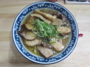 浅草ラーメン 塩(太麺)@ニクノイロ(浅草駅)ビジュアル:トップ