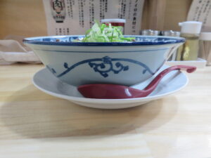 浅草ラーメン 塩(太麺)@ニクノイロ(浅草駅)ビジュアル:サイド