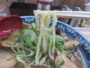 浅草ラーメン 塩(太麺)@ニクノイロ(浅草駅)麺