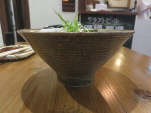 整い熟成醤油@らぁ麺 食医(祐天寺駅)ビジュアル:サイド
