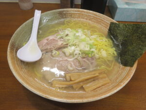 浅蜊15kg出汁ラーメン（塩）@覆麺 神田（高坂駅）　ビジュアル