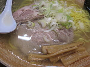 浅蜊15kg出汁ラーメン（塩）@覆麺 神田（高坂駅）具