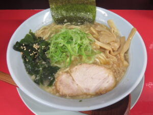 ラーメン@背脂ネギラーメン とんび（川口駅）ビジュアル