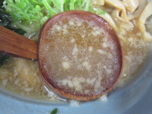 ラーメン@背脂ネギラーメン とんび（川口駅）スープ