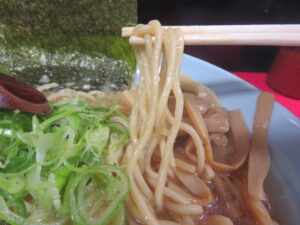 ラーメン@背脂ネギラーメン とんび（川口駅）麺