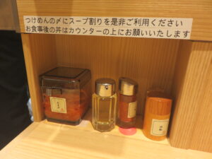 らーめん(並)@久臨 エキュートエディション御茶ノ水店(御茶ノ水駅)卓上調味料