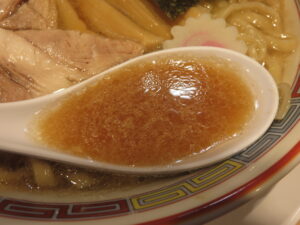 らーめん(並)@久臨 エキュートエディション御茶ノ水店(御茶ノ水駅)スープ