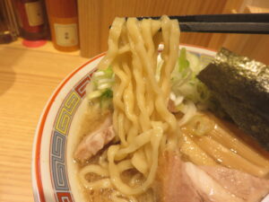 らーめん(並)@久臨 エキュートエディション御茶ノ水店(御茶ノ水駅)麺