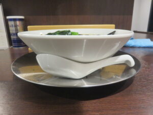 東京醤油ラーメンⅡ@自家製麺 うるちⅡ（浅草橋駅）ビジュアル：サイド
