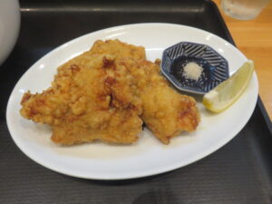 塩らぁめん（並）@麺屋 藤（徳島県那賀郡）若鳥のから揚げ