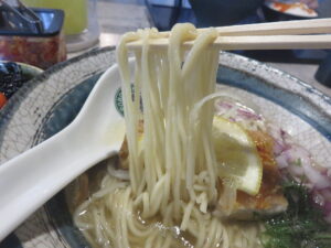 浮世離れの塩ラーメン@浮世離れの麺ドロボー(兵庫県南あわじ市)麺