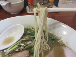 煮干し中華そば（塩）@越前中華そば だるまや（福大前西福井駅）麺