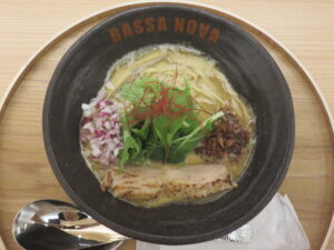 グリーンカレーラーメン@BASSANOVA 原宿店(明治神宮前駅)ビジュアル:トップ