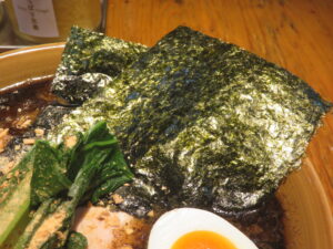 ガーリックマー油めん+塩とろ味玉@家系ラーメン 革新家 OCHIAI(落合駅)具:海苔