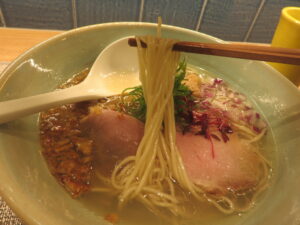 塩らぁ麺@RAMEN-YA SORA（三鷹駅）麺