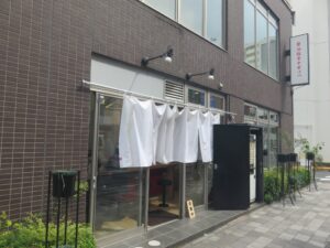 中華そば（並）@醤油豚骨中華そば 三浦家ROZEO（町屋駅前駅）外観