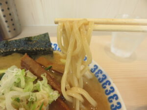 中華そば（並）@醤油豚骨中華そば 三浦家ROZEO（町屋駅前駅）麺