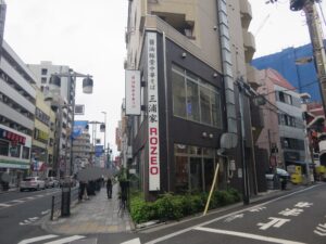 中華そば（並）@醤油豚骨中華そば 三浦家ROZEO（町屋駅前駅）外観：側面