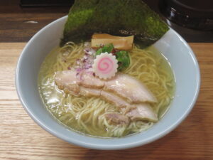 鮭節と昆布の中華そば(塩)@らぁ麺屋 ひたむき(大森海岸駅)ビジュアル