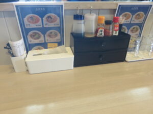辛味噌ラーメン@山本商店(北海道枝幸郡)卓上