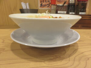 ワンタン麺(塩)@自家製麺 あいづ(菊川駅)ビジュアル:サイド