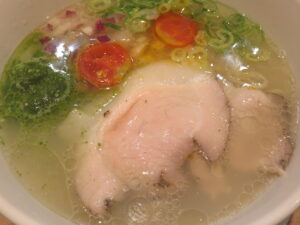 バジル貝塩らぁ麺@らぁ麺 穂々(四谷三丁目駅)具