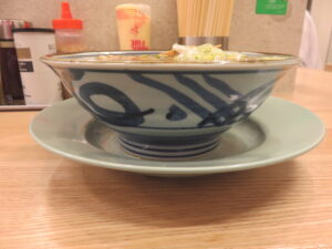中華そば@新橋くさやんラーメン(新橋駅)ビジュアル:サイド
