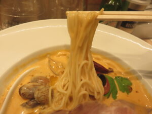 ボンゴレロッソピカンテ@BONGOLIAN NOODLES GUNNERS(自由が丘駅)麺