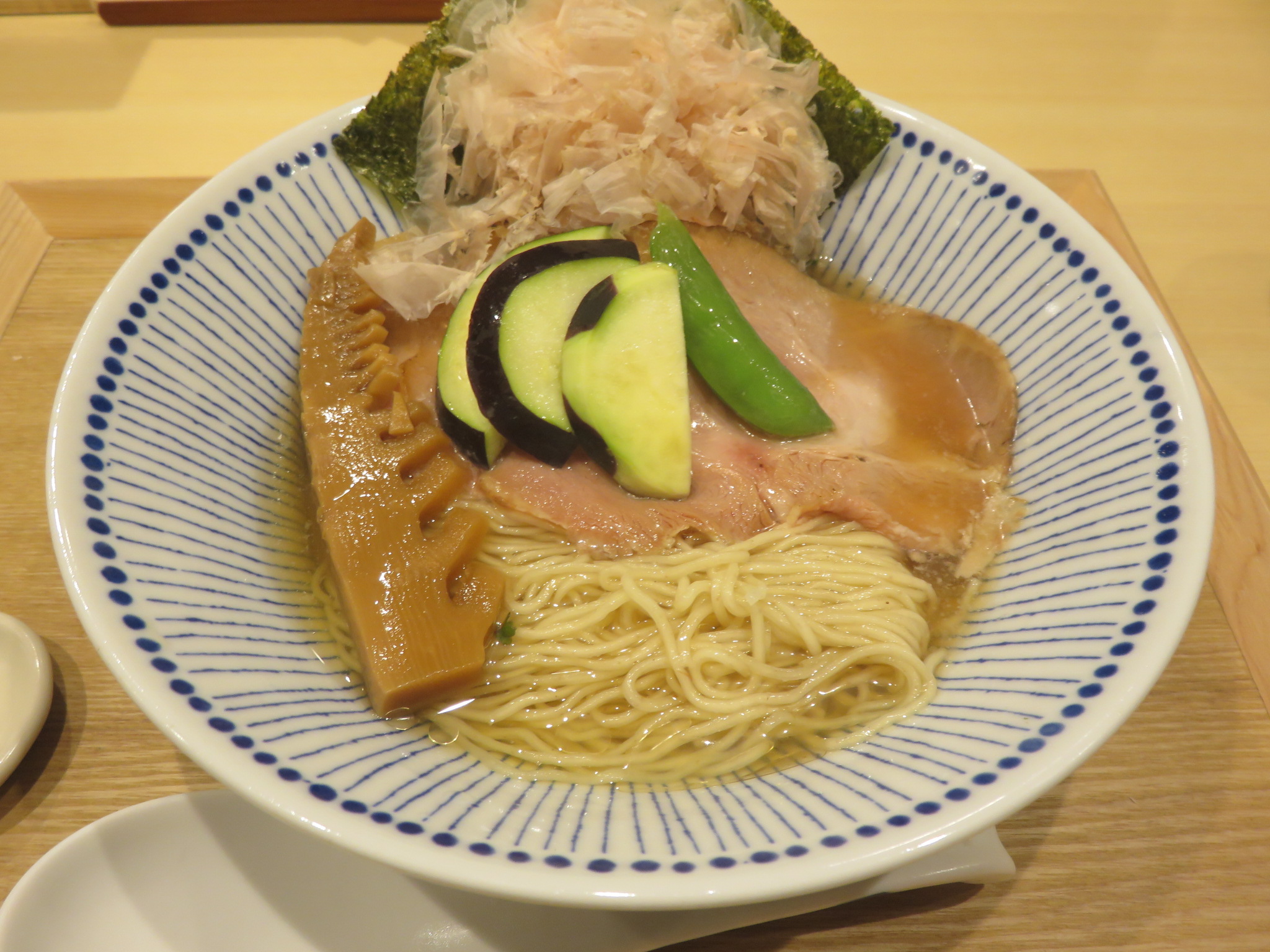 冷やし出汁そば（白醤油）@麺屋 猪一 神楽坂（牛込神楽坂駅）ビジュアル