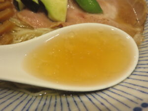 冷やし出汁そば(白醤油)@麺屋 猪一 神楽坂(牛込神楽坂駅)スープ