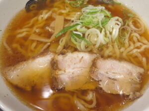 醤油らーめん@食堂 はせ川 東京ラーメンストリート店(東京駅)具