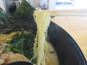 香油豚骨ラーメン@THE・ラーメン（北柏駅）麺