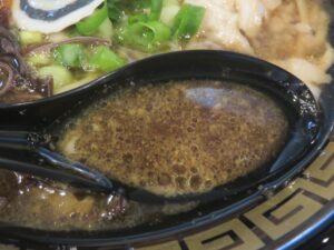 中華そば 黒@松山ブラックラーメン 黒虎屋(大街道駅)スープ